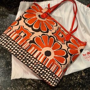 Coach Poppy tote Orange flowers 🌺 !